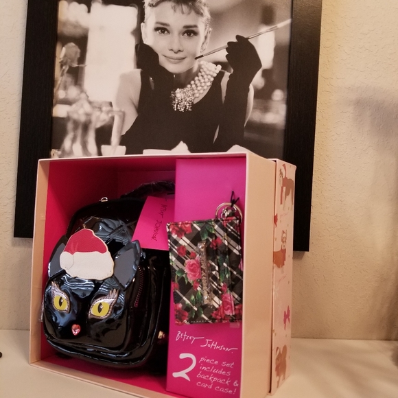 Betsey Johnson " BLACK PATENT CHRISTMAS 2022 CAT” MINI BACKPACK SET Collectable - Picture 7 of 10